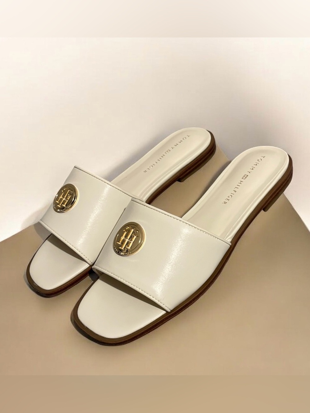 Tommy Hilfiger Toyli Ivory Slide Sandals. Women’s Size 10